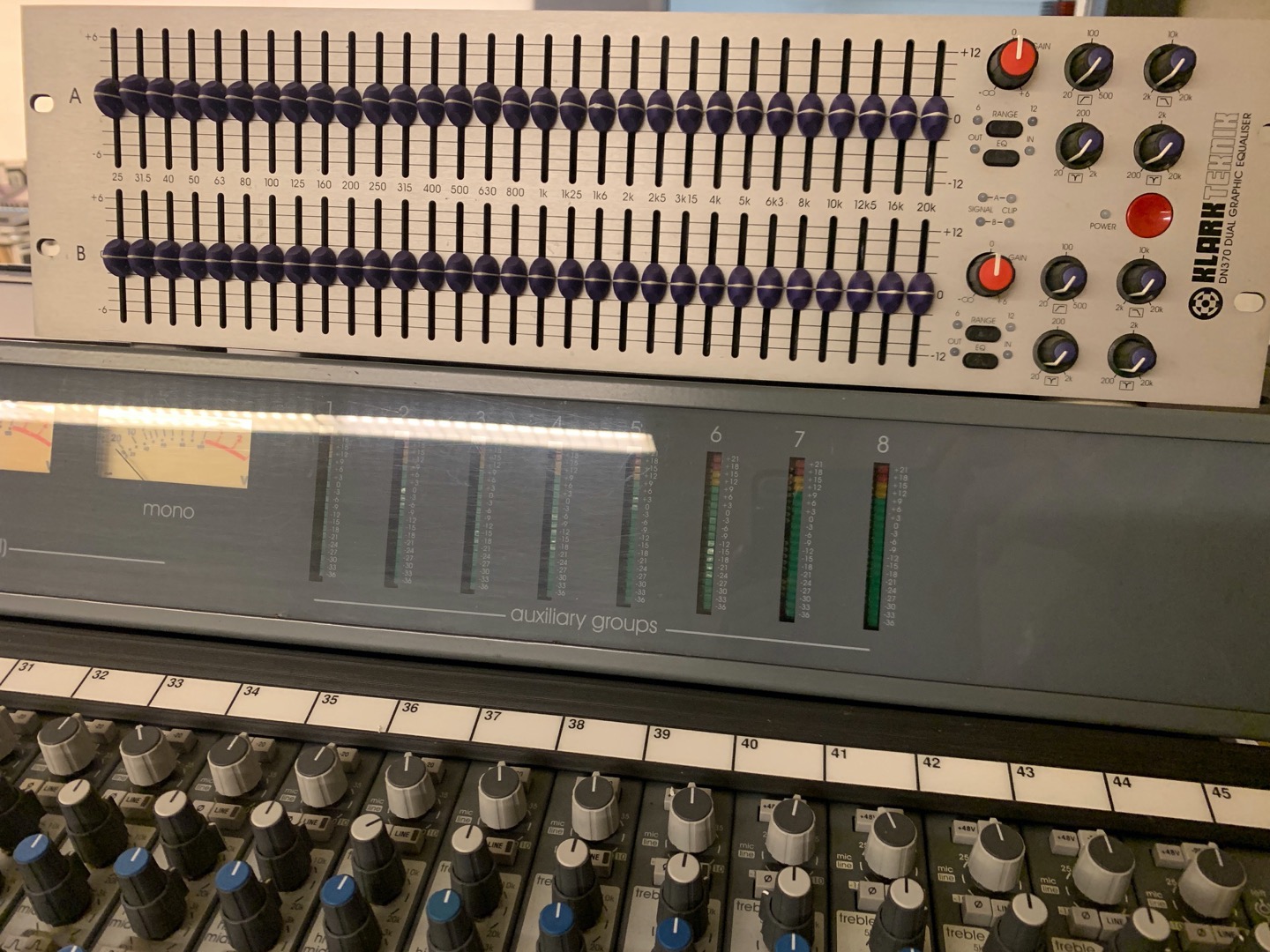 KLARK TEKNIK DN370 ステレオ30バンドグラフィックイコライザー